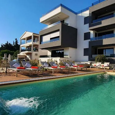 Apartmán In Sv. Filip I Jakov 53581 *